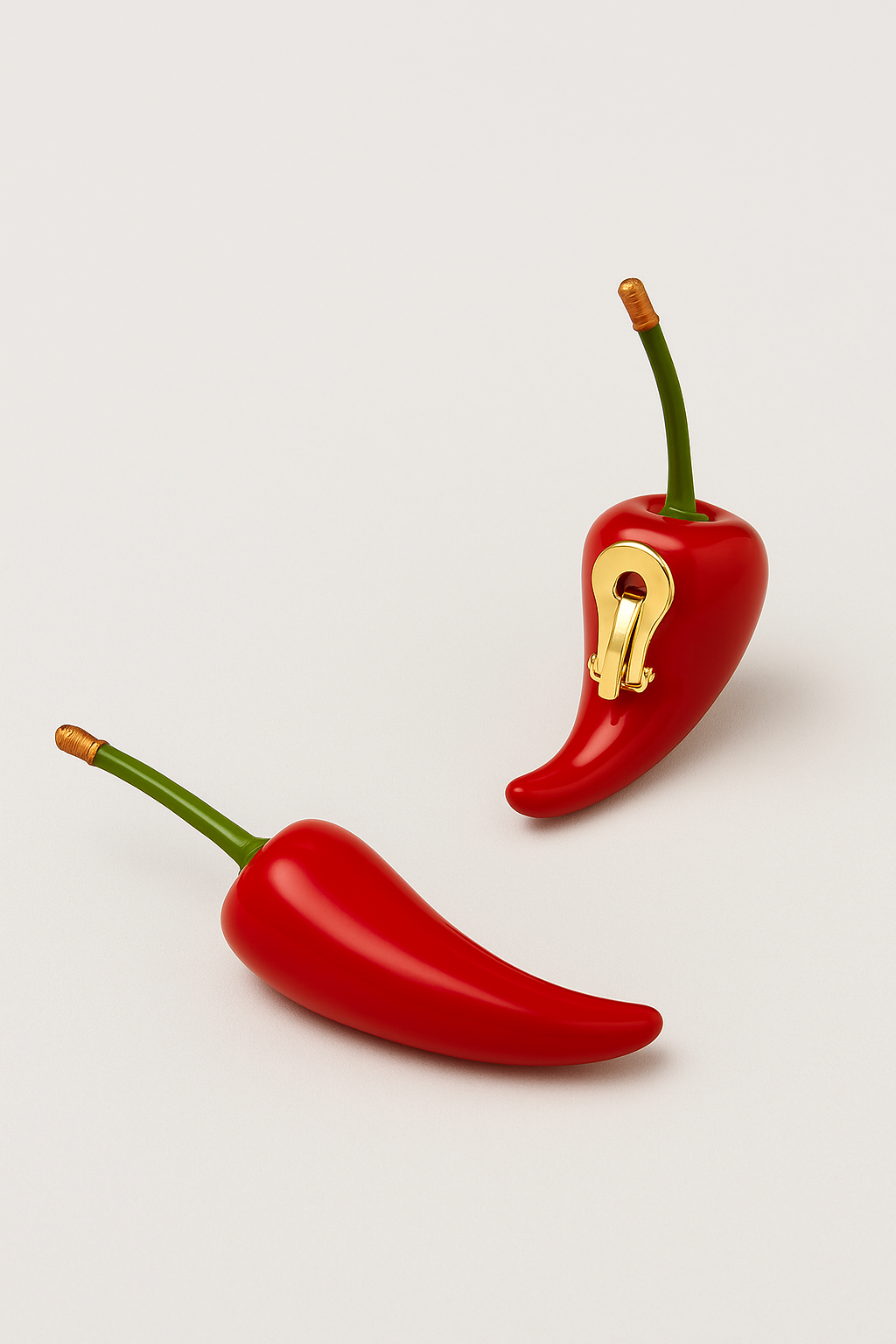Boucles d'oreilles piment LABOUJI en résine rouge et laiton doré — bijou signature été