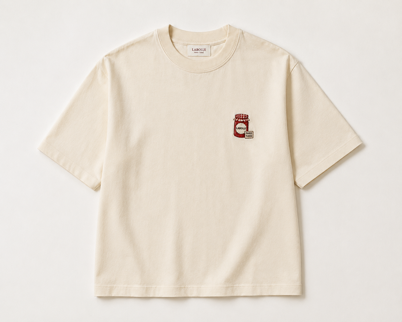 Tee femme LABOUJI en coton bio écru, broderie pot de harissa façon Bonne Maman — capsule été Paris Tunis